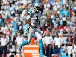 Newton completó 18 de 37 envíos para 195 yardas y corrió nueve veces para 77 yardas más. AFP / S. Lecka