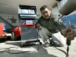 En Jalisco hay 450 talleres autorizados para realizar la verificación de emisiones vehiculares. EL INFORMADOR / ARCHIVO