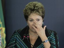 Dilma Rousseff enfrenta varios problemas como la coyuntura económica, su crucial plan de austeridad y una popularidad por los suelos. AP / ARCHIVO