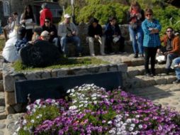 La tumba de Neruda en Isla Negra es visitada diariamente por gran cantidad de turistas; el poeta chileno pidió ser enterrado ahí. EL INFORMADOR / ARCHIVO