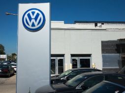 De acuerdo con investigaciones, Volkswagen manipuló pruebas de emisiones contaminantes de unos 500 mil automóviles a diésel. AFP / S. Olson