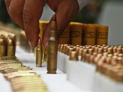 Fueron halladas dos armas de fuego, 433 cartuchos útiles y cuatro cargadores. EL INFORMADOR / ARCHIVO