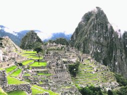 Vista  de la Ciudadela de Machu Picchu con la gran roca del Huayna Picchu al fondo. EL INFORMADOR / P. fernández somellera
