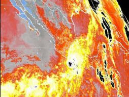 A las 01:15 horas, tiempo del centro de México, el centro del sistema se encontraba a 105 kilómetros al sur-suroeste de Zihuatanejo. TWITTER / @conagua_mx