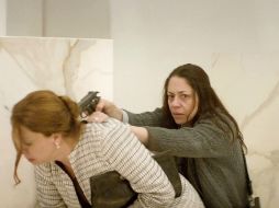 El filme relata la desesperación de una mujer por salvar a su espoco, enfermo de cáncer. YOUTUBE / Buenaventura