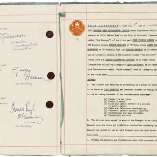 Contrato que lanzó a la fama a The Beatles se vende por 554 mil dólares