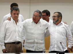 Juan Manuel Santos y el líder de las FARC, Timoleón Jiménez lograron un acuerdo histórico en La Habana. EFE / ARCHIVO