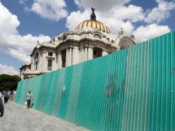 Con vallas metálicas se protegieron monumentos, edificios históricos, así como negocios e instituciones bancarias. NTX / ARCHIVO