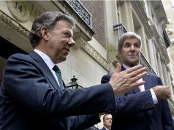 Juan Manuel Santos (izq.) se reunió en EU con John Kerry para participar en la Asamblea General de la ONU. EFE / C. Carrión