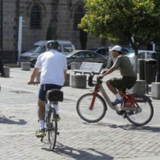 Académico gana concurso de diseño con vehículo futurista