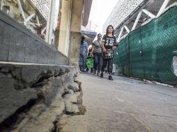 Las banquetas de los alrededores del Mercado Corona han sufrido evidentes daños. EL INFORMADOR / R. Tamayo