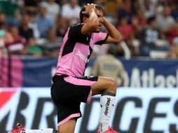 Atlas juega la noche de este sábado con esta playera con vivos en rosa y negro. EL INFORMADOR / M. Vargas