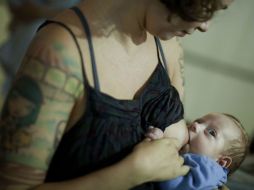 Recomiendan a mujeres amamantar a sus recién nacidos tras considerar que disminuye la incidencia de cáncer de mama y ovarios. EFE / ARCHIVO