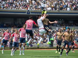 Las acciones en la cancha de C.U. fueron muy disputadas en todo momento. MEXSPORT / D.Leah
