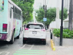 Sin respeto. Este fenómeno es un problema regular en todas las ciclovías. EL INFORMADOR / A. Hinojosa