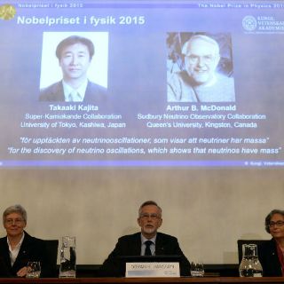 Otorgan Premio Nobel de Física a un japonés y un canadiense