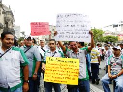 Los empleados realizaron un paro de labores este martes lo que provocó afectaciones en el servicio de cinco rutas. EL INFORMADOR / E. Barrera