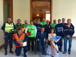 El presidente Maldonado Aguirre, entregó una bandera de Guatemala como muestra del reconocimiento a la solidaridad y hermandad. NTX / Embajada de México