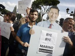 Decenas de opositores estallaron en júbilo tras la decisión. EFE / G. Lami