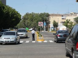 En cada cruce se encuentra al menos un agente de la Secretaría de Movilidad. EL INFORMADOR / A. Hinojosa