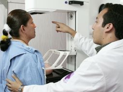 Señalan que para avanzar en la lucha contra el cáncer de mama, se debe sensibilizar e informar a las personas. EL INFORMADOR / ARCHIVO