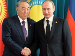 El presidente de Kazajistán, Nursultán Nazarbáyev (i) y el presidente ruso, Vladimir Putin (d). AP / A. Nikolsky