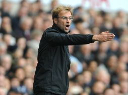 El técnico alemán Jürgen Klopp logra un empate en su debut con Liverpool. AP / R. Vieira