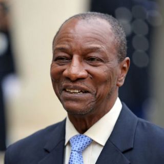 Alpha Conde, presidente de Guinea, gana segundo periodo