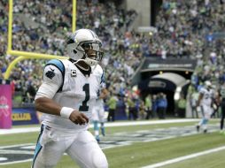 Cam Newton guio a las Panteras (5-0) a la zona prometida en sus últimas dos posesiones de balón, luego de verse abajo por 23-14. AP / S. Brashear
