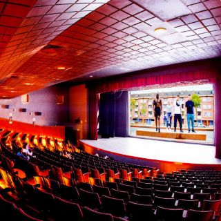 Disminuye la asistencia a salas de cine públicas