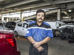 Carlos Ruiz se ha desempeñado durante los últimos 16 años como laminero en la empresa automotriz Naosa. EL INFORMADOR / R. Tamayo