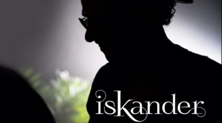 Agrega que 'Al sol' es una canción que habla sobre saber decir adiós y no un adiós para siempre sino quizás un hasta luego. TWITTER / @iskanderlara