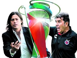 Matías Almeyda (Chivas) y Carlos Reinoso (Tiburones) se juegan el todo por el todo. ESPECIAL /