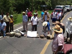 Reinstalan el bloqueo sobre la carretera libre Carapan-Zamora, en el municipio de Chilchota. NTX / ARCHIVO