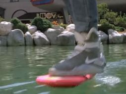 McFly era preseguido por Biff y su pandilla, todos en patinetas voladoras. YOUTUBE / movieclips