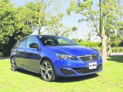 individualista. El espacio interior es algo reducido, pero el conductor tiene el lugar privilegiado en el auto. EL INFORMADOR / M. Castillo