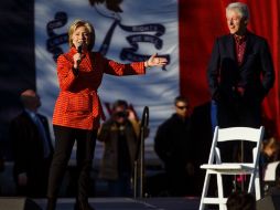 Bill Clinton lleva meses recaudando fondos para su esposa pero no la había acompañado en ningún acto de campaña. AP / B. Powers
