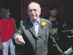 Gabriel García Márquez (1927-2014) tenía una copia de su novela 'El amor en los tiempos del cólera' en la edición de 1985. AP /