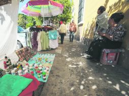 La anarquía impera en la zona de la calle Hospital. EL INFORMADOR / A. García