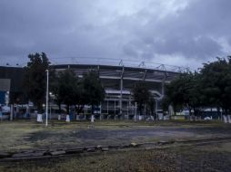 Las fuertes lluvias que se esperaban obligarona  reprogramar el Clásico Tapatío. EL INFORMADOR / R. Tamayo