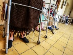 Las personas de la tercera edad son las más propensas a padecer la osteoporosis. EL INFORMADOR / ARCHIVO