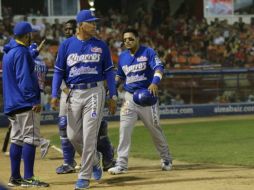 El juego fue un descontrol tras el conflicto que protagonizaron los jugadores de ambos equipos. TWITTER / @charrosbeisbol