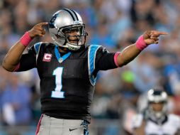 Newton lanzó un pase de anotación y logró otra mediante un acarreo. AFP / G. Halverson