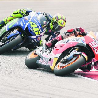 Rossi, penalizado por tirar a Marc Márquez