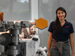 Christina Díaz en el Laboratorio de Propulsión a Chorro, en Pasadena. EFE /