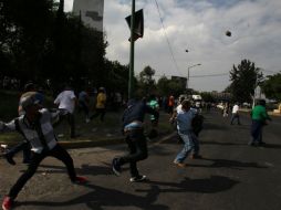 Los maiceros aventaron palos y piedras a los elementos que se encontraban en el lugar. EL INFORMADOR / R. Tamayo
