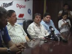 Hugo Carrillo (cen) indicó que los jugadores deben estar conscientes que la Federación no están en las mejores condiciones. FACEBOOK / Federación Salvadoreña de Fútbol/SLV
