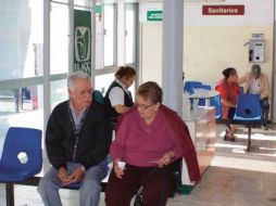 Más de 3.5 millones de pensionados ya no tendrán que asistir dos veces al año al IMSS. EL FINANCIERO ARCHIVO  /