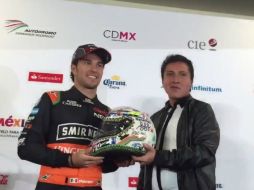 El autor entregó al propio ''Checo'' el caso, el cual tiene el nombre del piloto como se hacen con las calaveritas de azúcar. TWITTER / @ChecoPerezNews