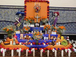 El altar del Día de Muertos debe constar de siete niveles que representan los pasos que debe cubrir el alma de un muerto. NTX / ARCHIVO